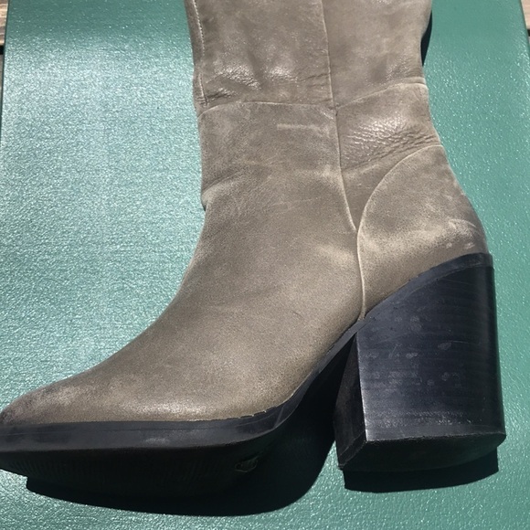 Aldo knee-high distressed leather boots size 6.5 block heel 3” Gray/ Light Green - Picture 8 of 8